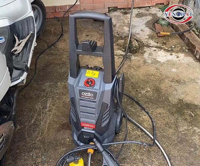 sử dụng máy rửa xe Ozito