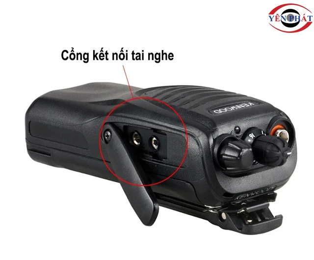 Cổng kết nối tai nghe của bộ đàm cầm tay Kenwood TK-3307 (UHF)