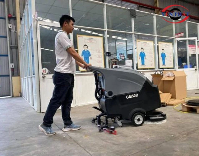 máy chà sàn Kraffer làm sạch ấn tượng