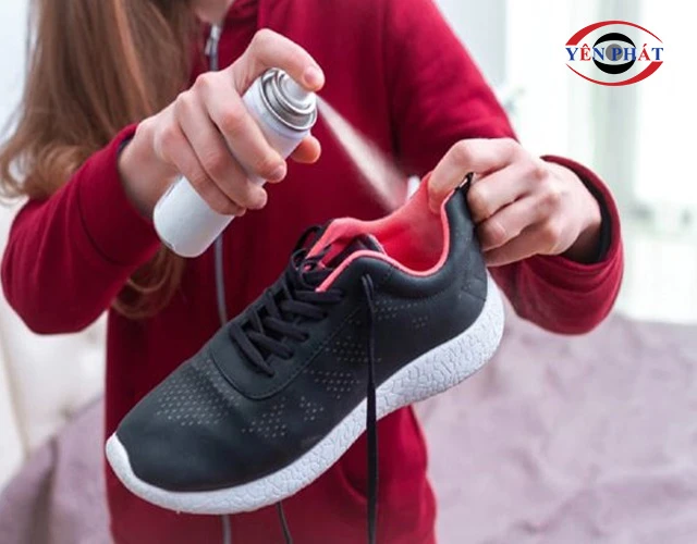  Bình xịt khử mùi và viên khử mùi giày