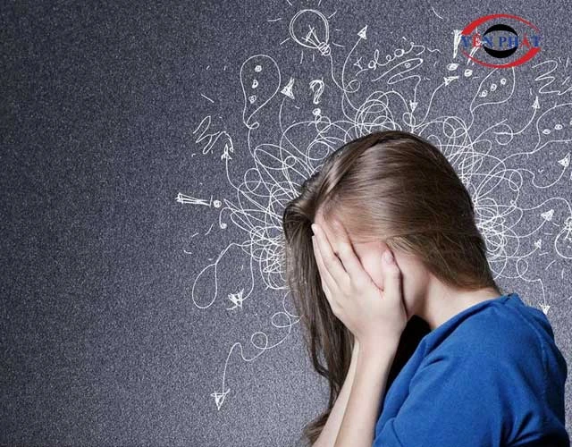 Mang giày có mùi hôi ảnh hưởng tâm lý