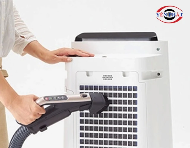 Kiểm tra và vệ sinh quạt hút ẩm