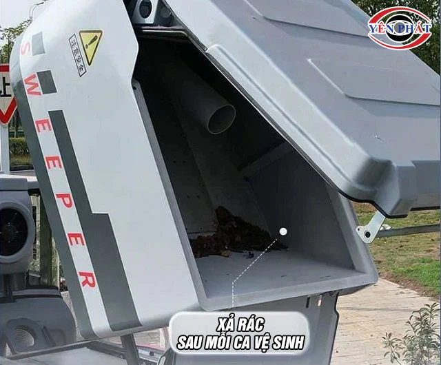 Vệ sinh xe quét rác ngồi lái DQC - Tech 19F
