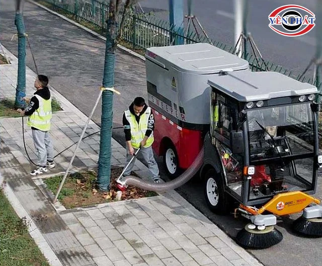 Phun hút xe quét rác ngồi lái DQC - Tech 19F