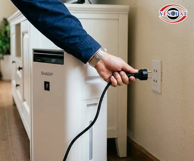 rút điện máy lọc không khí Sharp