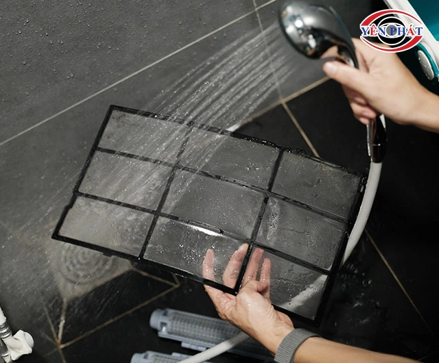 vệ sinh màng lọc của máy lọc không khí Sharp