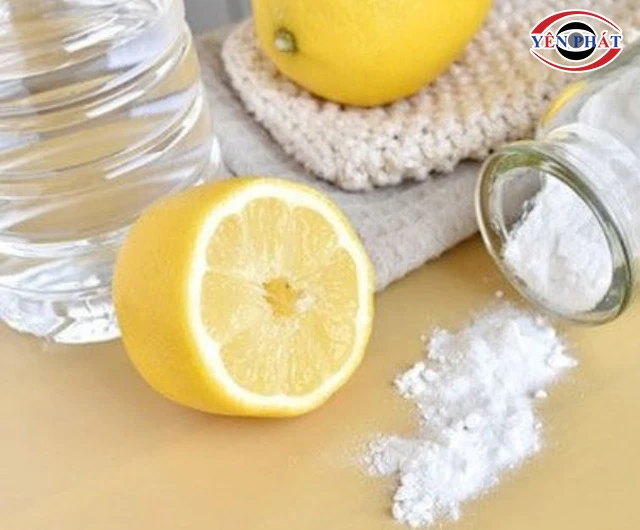 tẩy nền gạch bị ố vàng bằng chanh