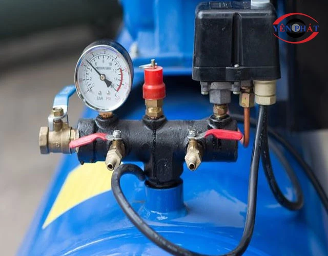 Kiểm tra bình chứa và van an toàn