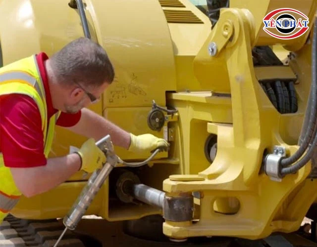 Tiến hành bơm mỡ