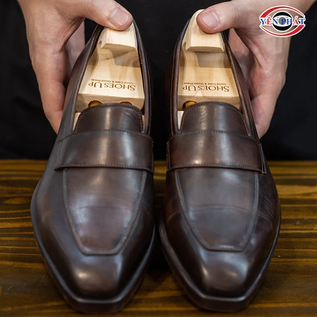 Cách bảo quản giày bằng form định hình