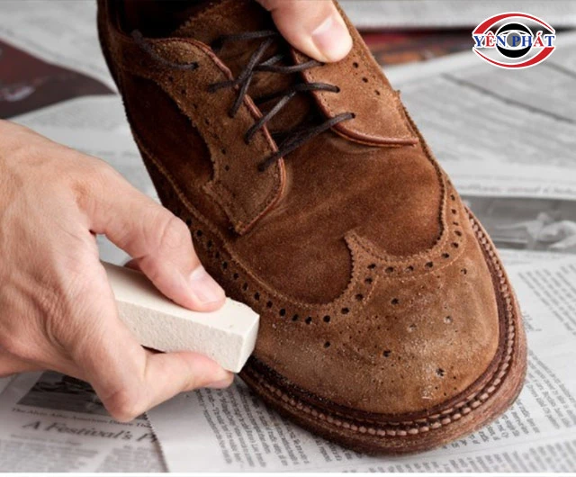xử lý giày da bò