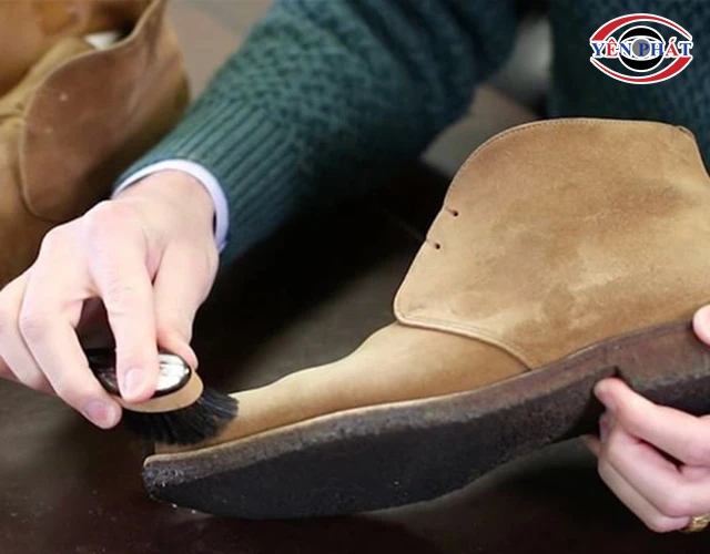 xử lý giày da lộn bị mốc