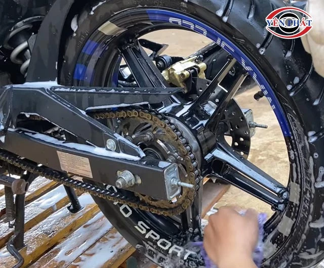 vệ sinh sên Exciter 150