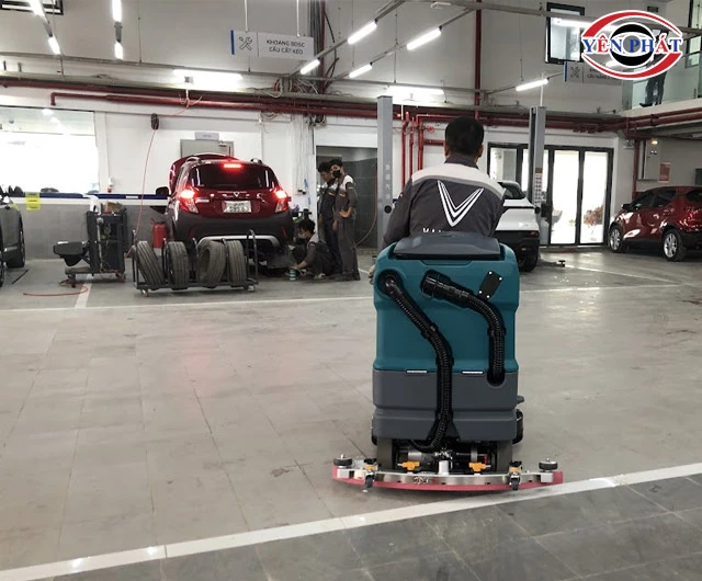 Ứng dụng máy chà sàn ngồi lái Kumisai KMS D7F