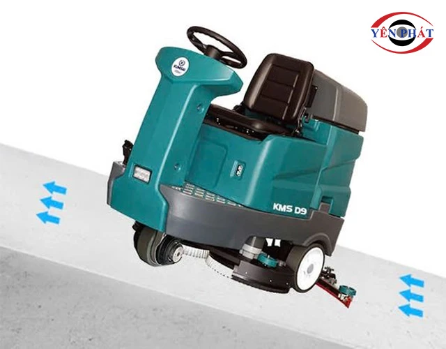 Khả năng leo dốc 25%, di chuyển linh hoạt