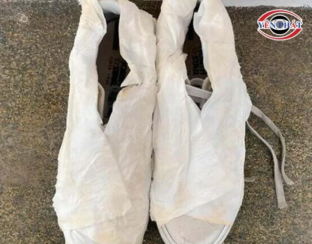 Dùng giấy trắng, giấy báo