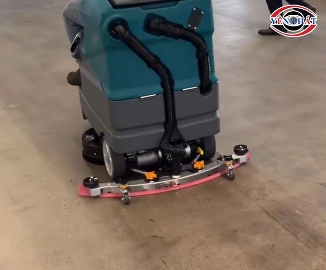 Bàn hút máy chà sàn ngồi lái Kumisai KMS D8F