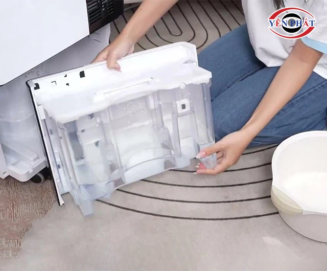 vệ sinh khay chưa nước máy lọc không khí Daikin