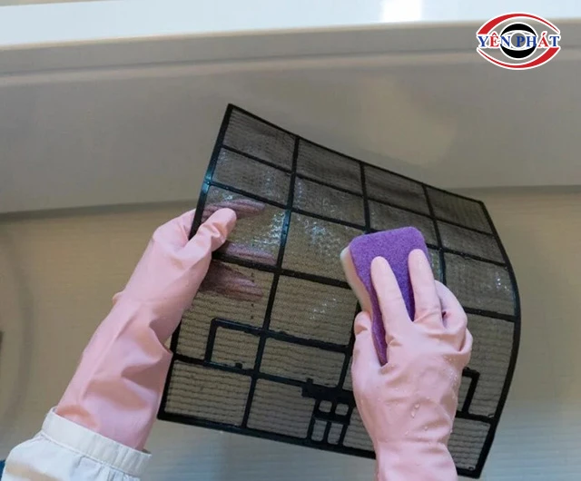 vệ sinh màng lọc thô máy lọc không khí Daikin