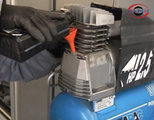 Kiểm tra và thay dầu định kỳ (Áp dụng cho máy có dầu)