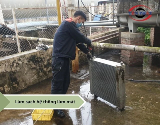 Vệ sinh hệ thống làm mát là bước quan trọng trong bảo dưỡng máy nén khí trục vít