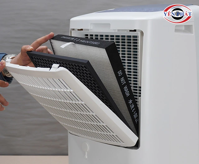 lắp lại màng lọc máy lọc không khí Sharp