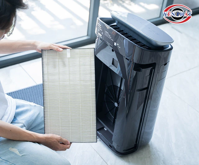 thao rời bộ lọc máy lọc không khí Sharp