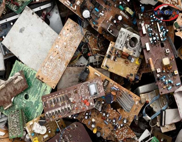 Rác thải điện tử khó phân hủy: