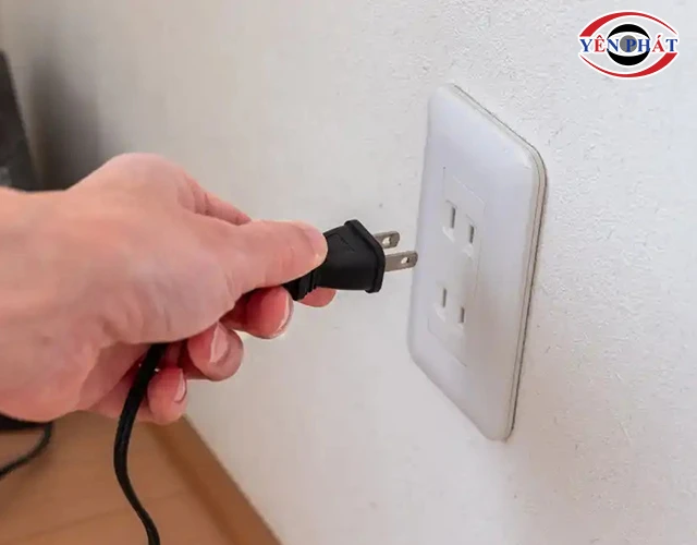 kết nối nguồn điện cho máy phun rửa xe Karcher