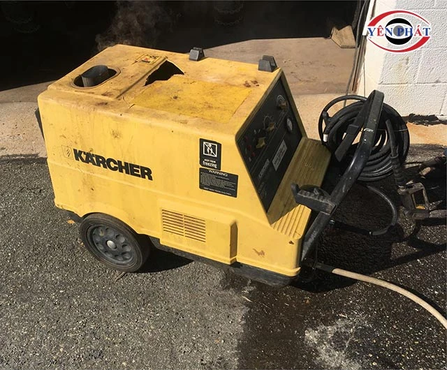 Máy rửa xe hơi nước nóng cũ
