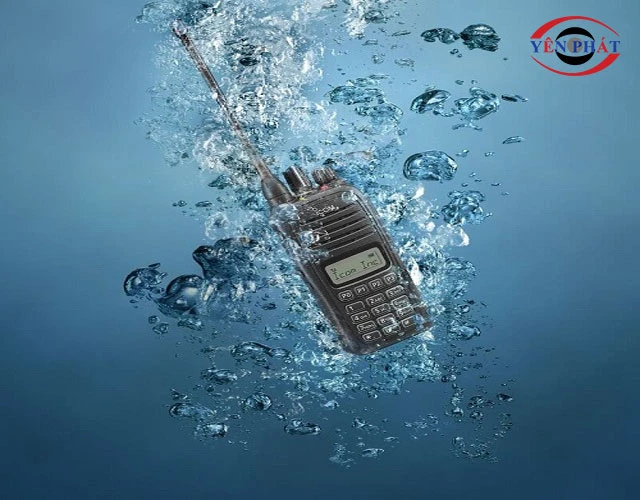 Độ bền đạt chuẩn quân sự và khả năng chống nước