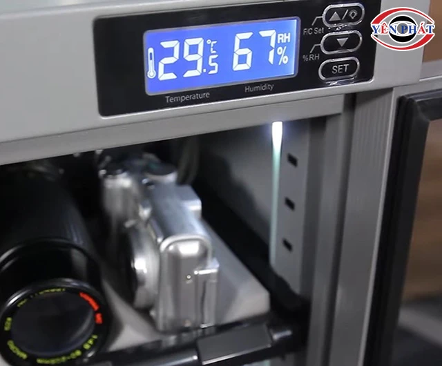 bảng điều khiển của tủ chống ẩm Nikatei NC-30S 