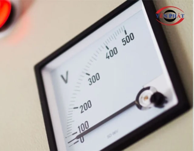 Bộ điều tốc và chỉnh áp có vấn đề cũng ảnh hưởng tới vận hành của máy