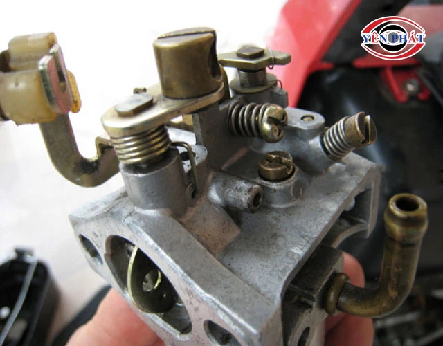 Làm sạch bộ chế hòa khí