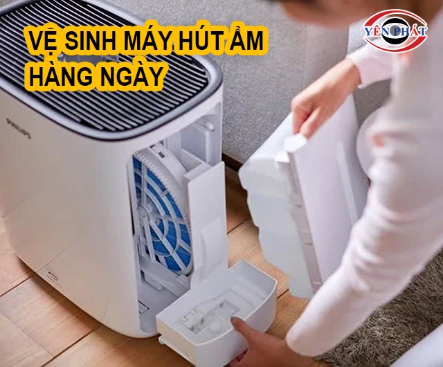 vệ sinh máy hút ẩm 20 lít hàng ngày