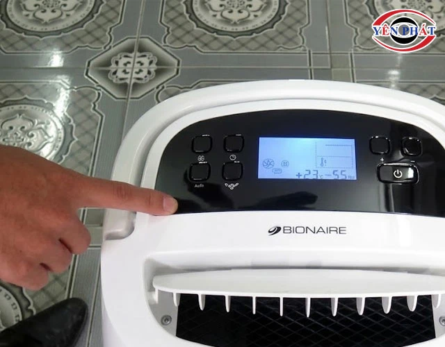 khởi động máy hút ẩm Bionaire