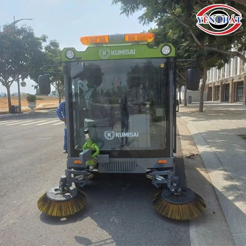Xe quét rác ngồi lái Kumisai KMS25 4