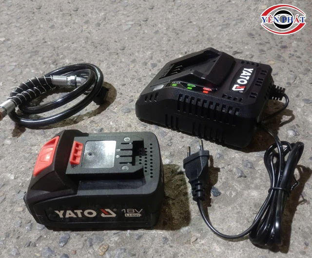 máy bơm mỡ bò bằng pin cần sạc pin