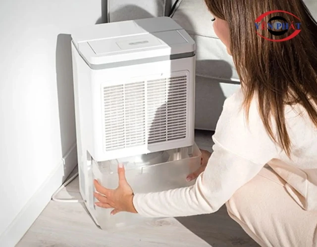 Nên vệ sinh máy hút ẩm 1 - 2 lần/tuần nếu dùng liên tục