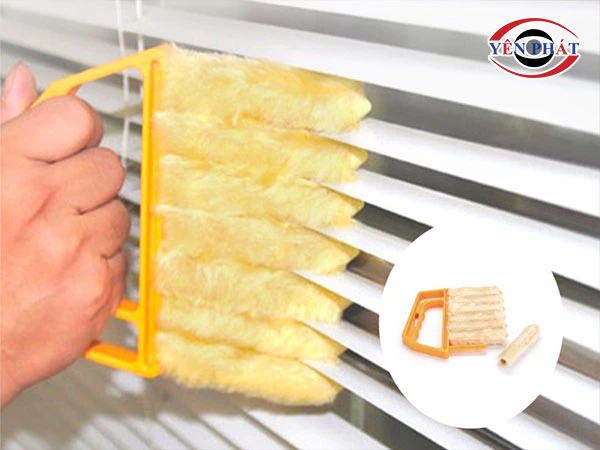 vệ sinh khe cửa