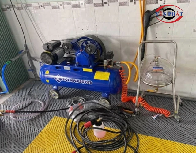 máy nén khí 3HP trong tiệm rửa xe