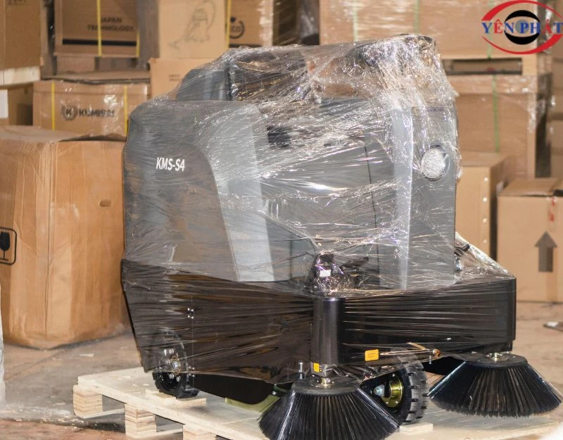 Xe quét rác công nghiệp ngồi lái Kumisai KMS S4 4