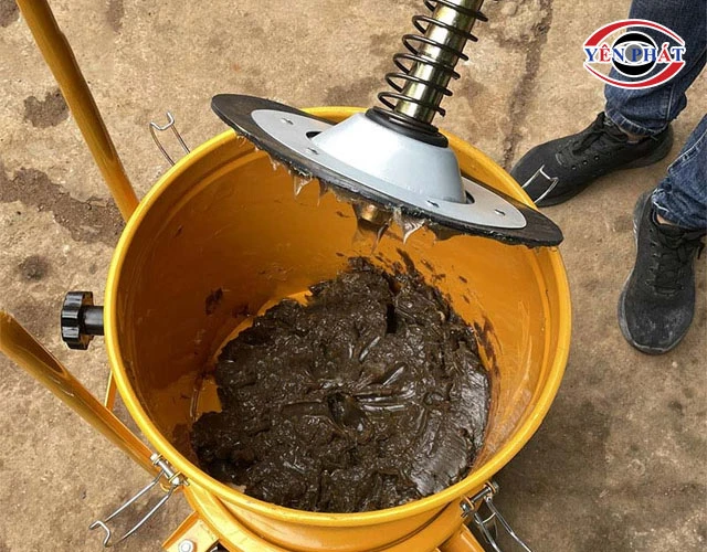 Lưu ý khi sử dụng và bảo trì máy bơm mỡ 12 lít