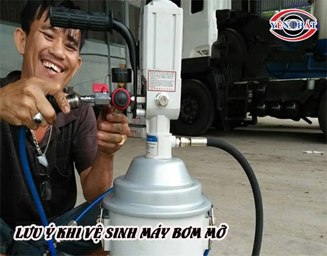 lưu ý khi vệ sinh máy bơm mỡ