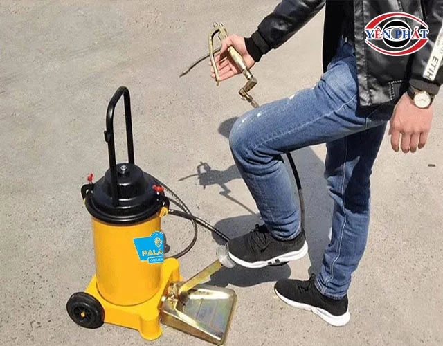 nguyên lý máy bơm mỡ bò 12 lít