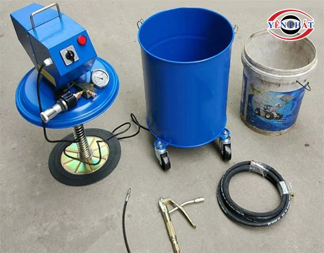 Tháo rời các bộ phận của máy