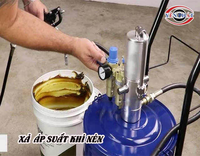 xả hết áp suất khí nén