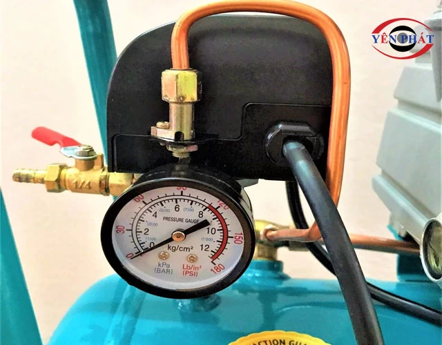 Đồng hồ điện áp máy nén khí liền trục JM-4224