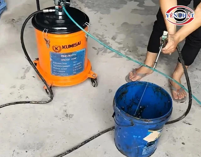 Lưu ý khi sử dụng máy bơm mỡ