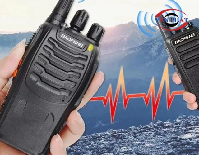 Kiểm tra pin và cài đặt tần số cho bộ đàm